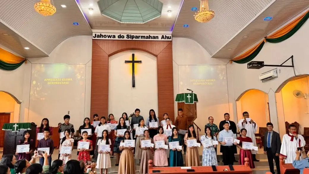 Apresiasi Siswa Berprestasi: Komitmen Dewan Diakonia Gereja dalam Mendukung Pendidikan Generasi Muda