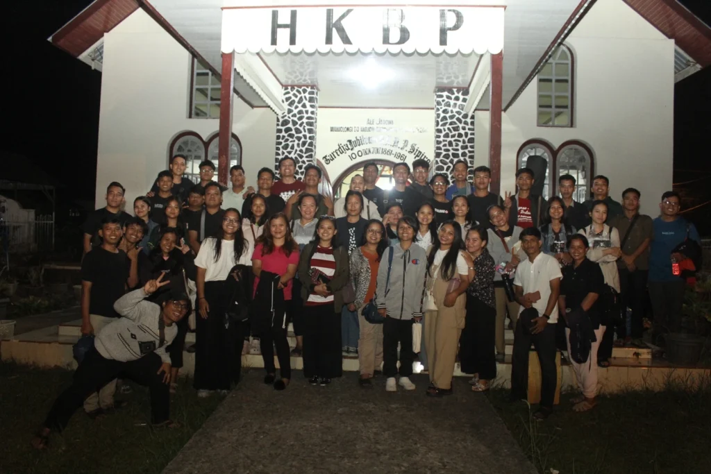 Foto bersama di depan Gereja HKBP Sipirok Ressort Sipirok